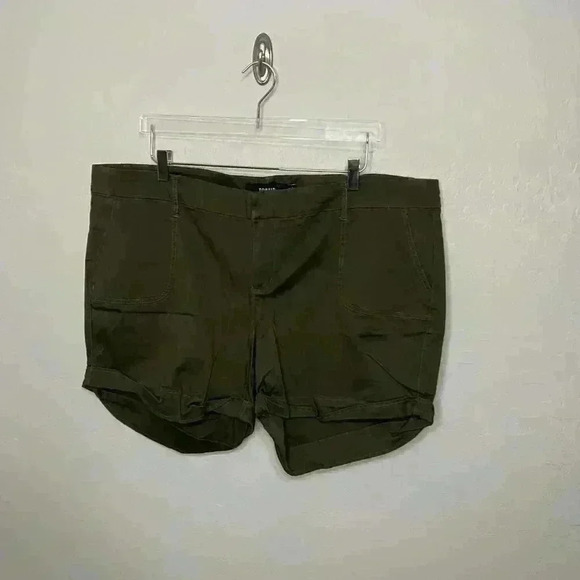 Torrid Set of 3 Cuffed Shorts 2 Green 1 Pink Size 22 - Picture 10 of 12